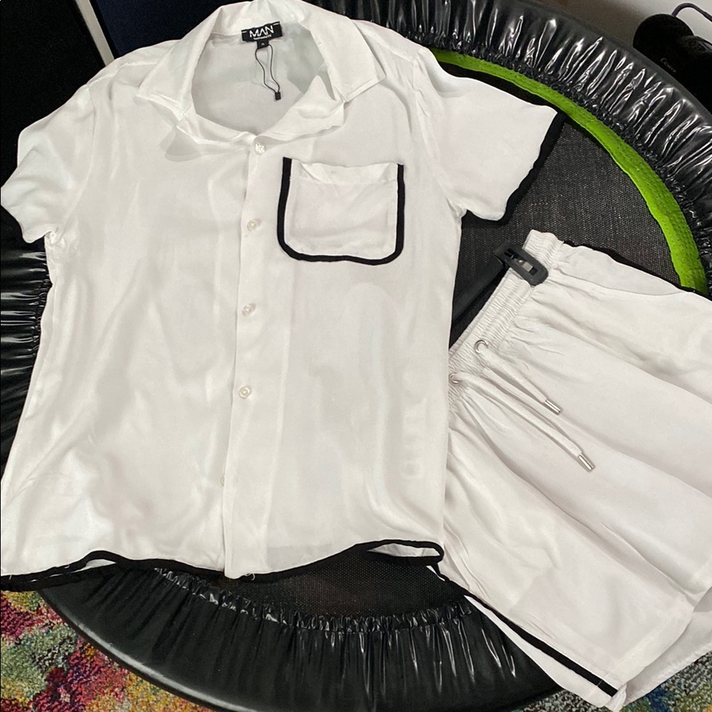 White and black 2 piece lounge set. Small